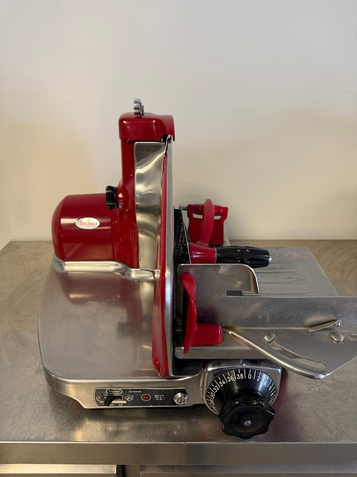 Snijmachine Berkel 834 snijmachine (rood) gereviseerd