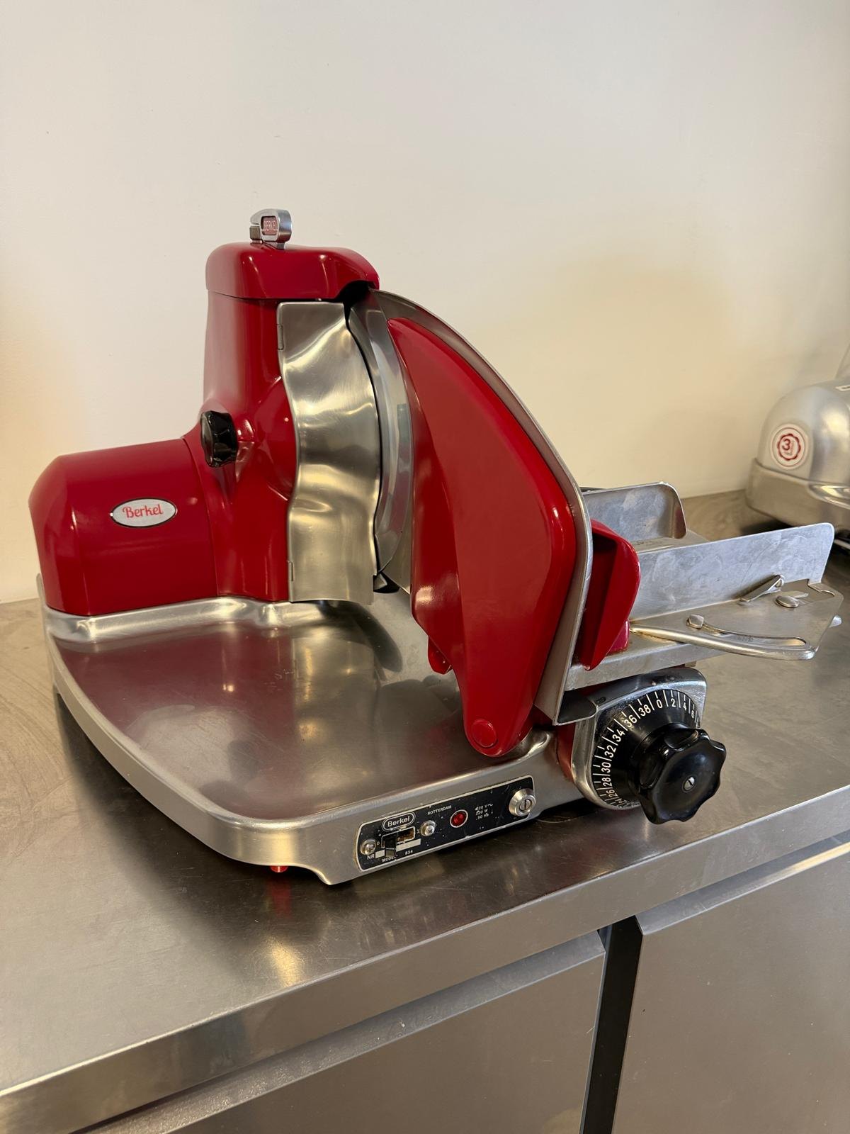 Snijmachine Berkel 834 snijmachine (rood) gereviseerd (3/4)